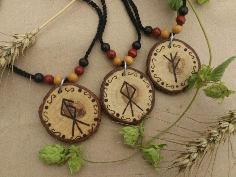Talismans with runes for money